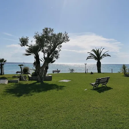 Vista De La Luna Beachfront *
