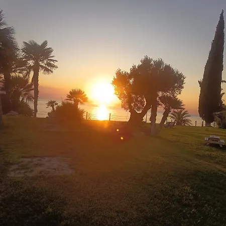 Vista De La Luna Beachfront Holiday home Skala Fourkas