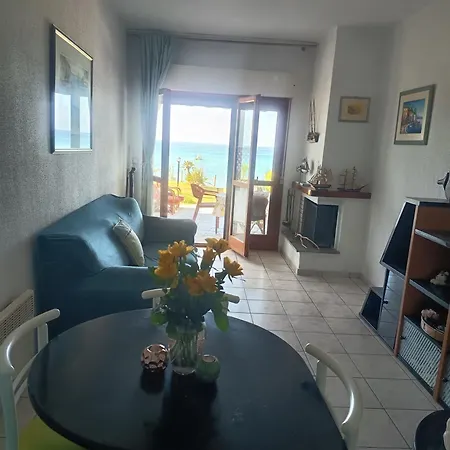 Vista De La Luna Beachfront *